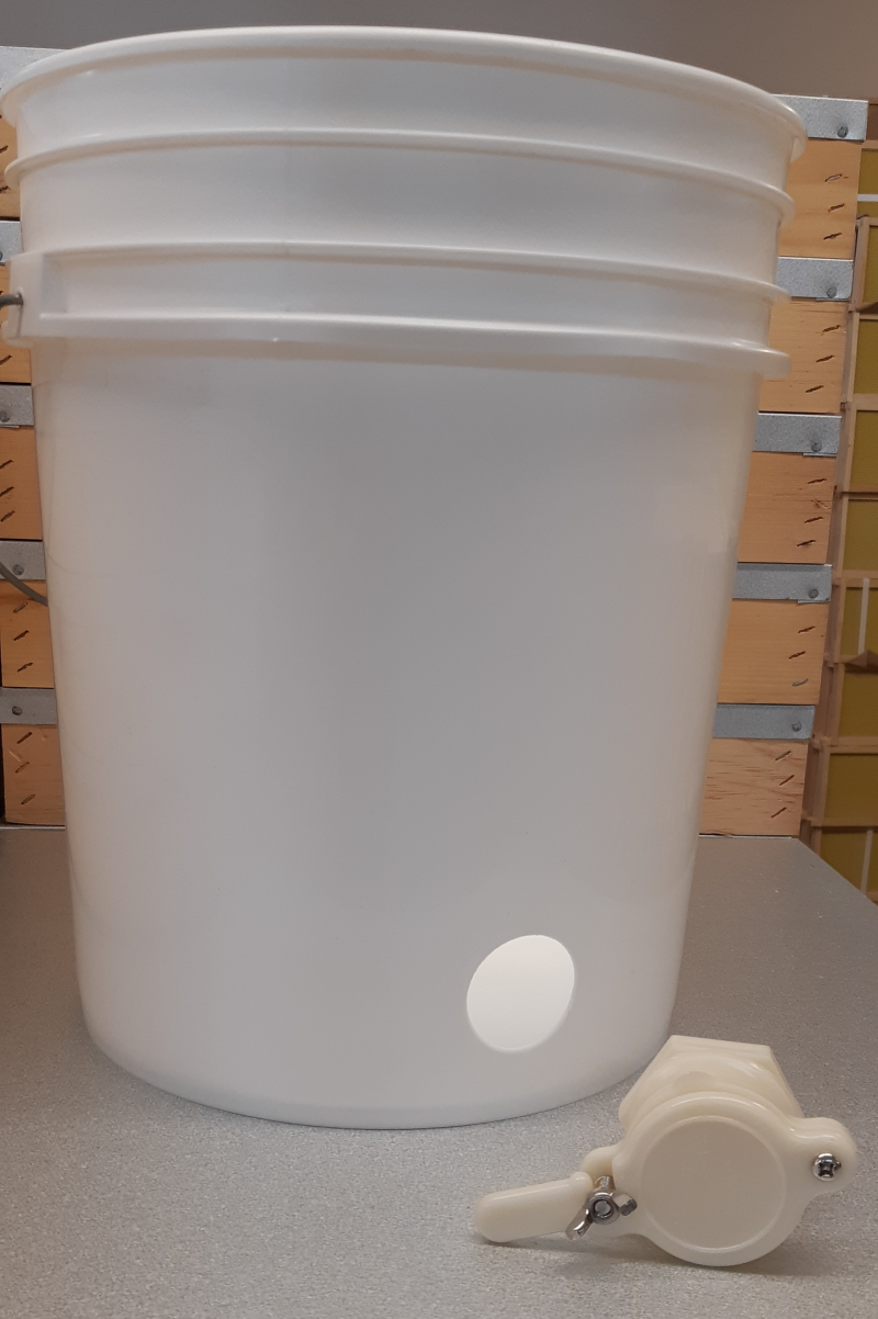 5gal pail with honey gate